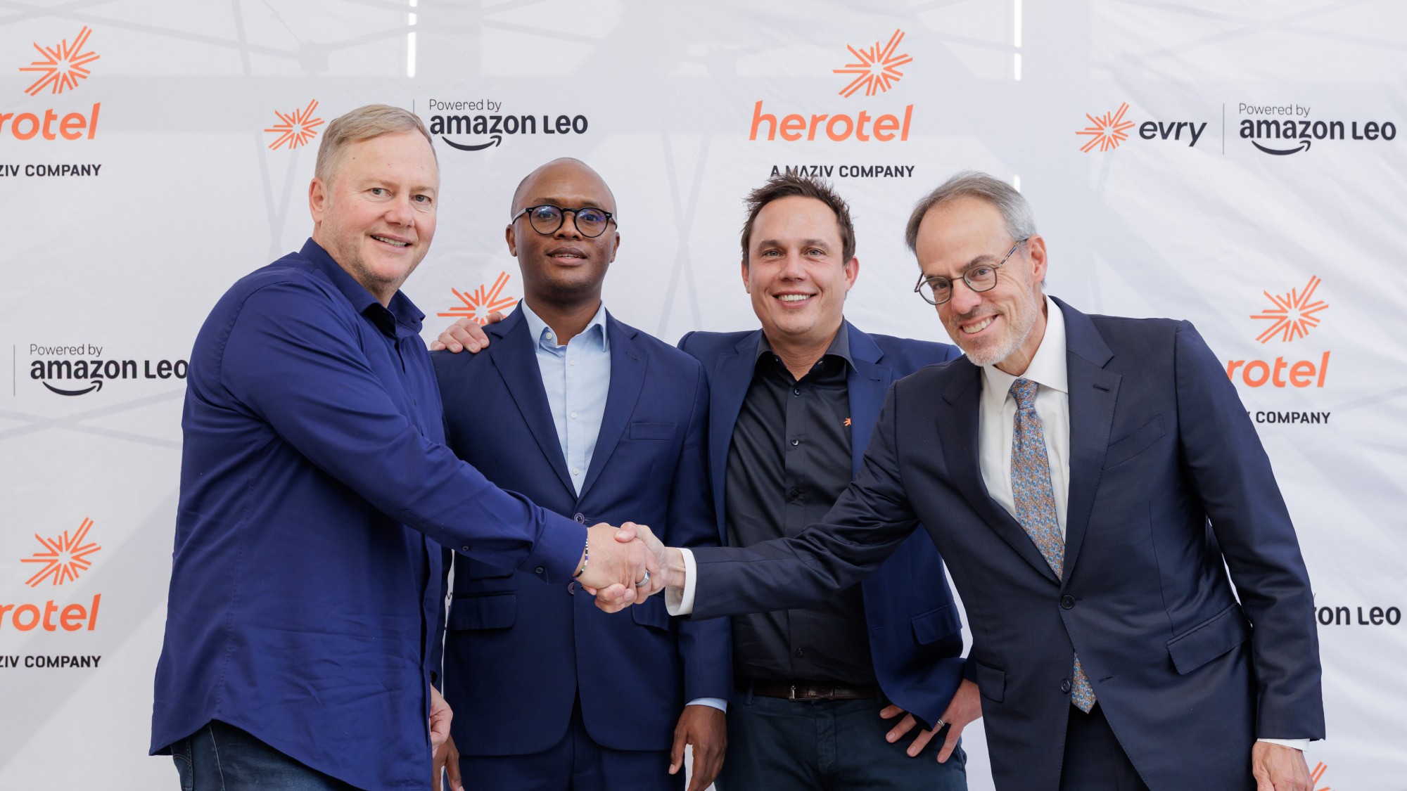 Executivos no anúncio da parceria entre Amazon Leo, Herotel e evry
