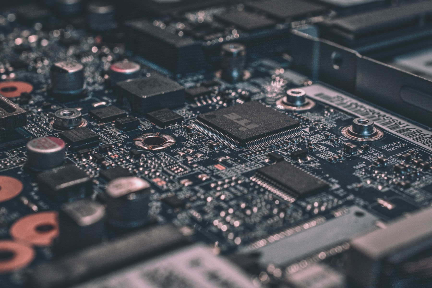 Linha de fabricação de componentes eletrônicos